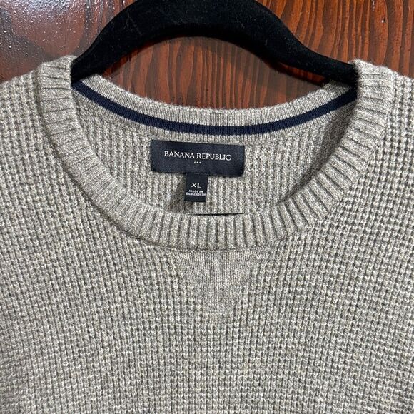 Banana Republic Men's Cream Crewneck Sweater - Picture 3 of 6